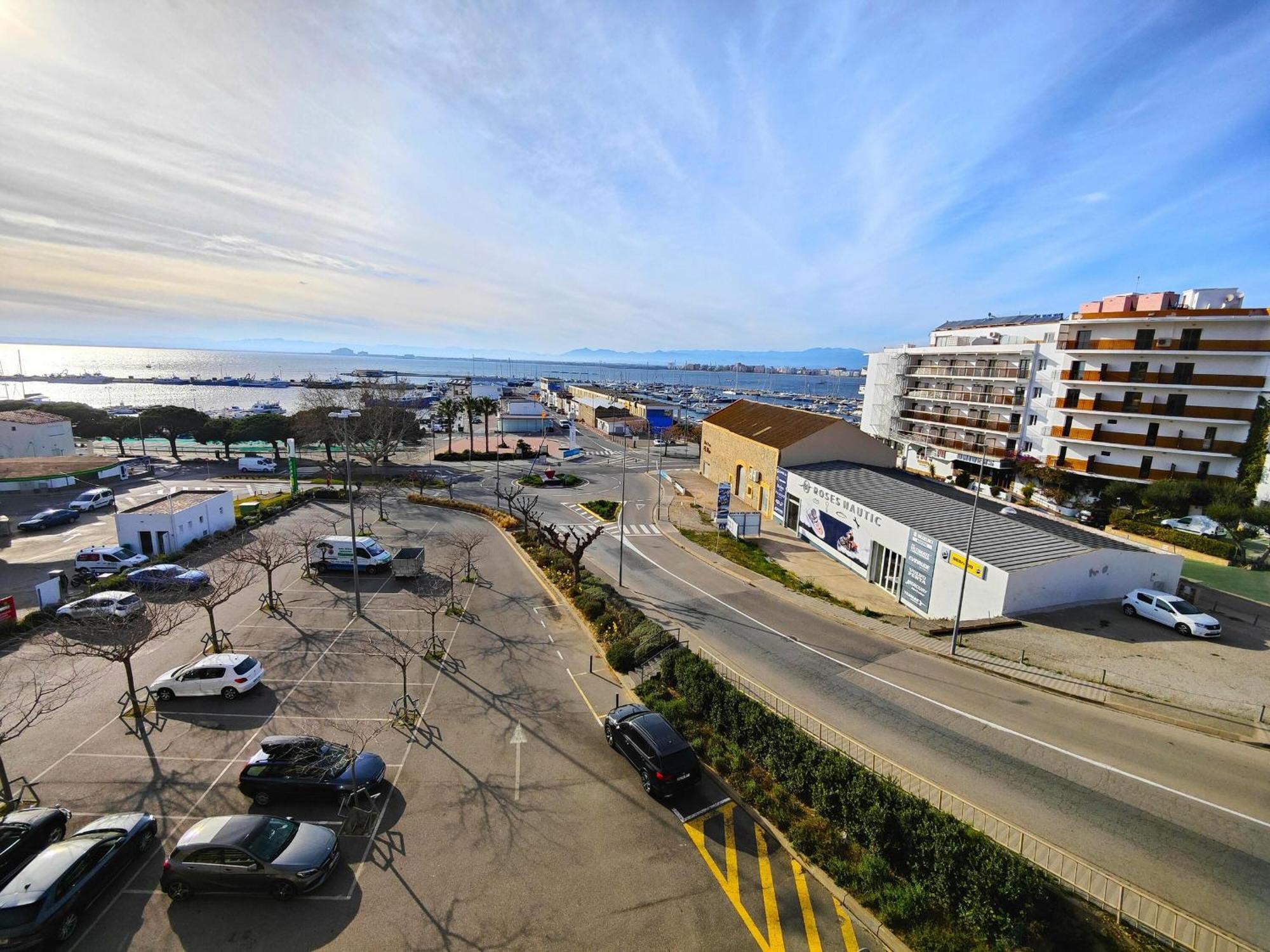 2166 Rocmar 1 4-C, Excelente Situacion Frente Al Puerto Pesquero Y Con Vista A La Bahia. Gran Terraza. Gran Parking Publico Delante. - Es-258-30 Leilighet Roses Eksteriør bilde