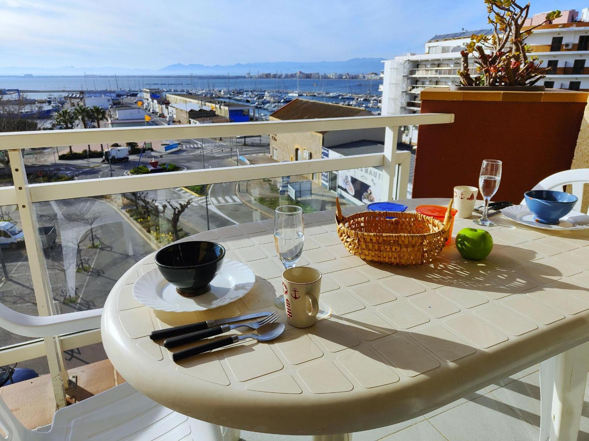 2166 Rocmar 1 4-C, Excelente Situacion Frente Al Puerto Pesquero Y Con Vista A La Bahia. Gran Terraza. Gran Parking Publico Delante. - Es-258-30 Leilighet Roses Eksteriør bilde