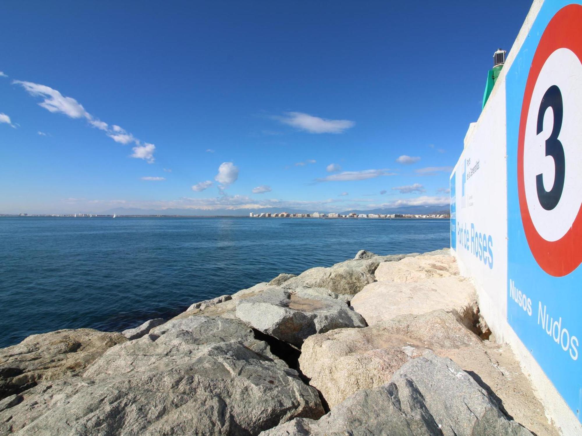 2166 Rocmar 1 4-C, Excelente Situacion Frente Al Puerto Pesquero Y Con Vista A La Bahia. Gran Terraza. Gran Parking Publico Delante. - Es-258-30 Leilighet Roses Eksteriør bilde